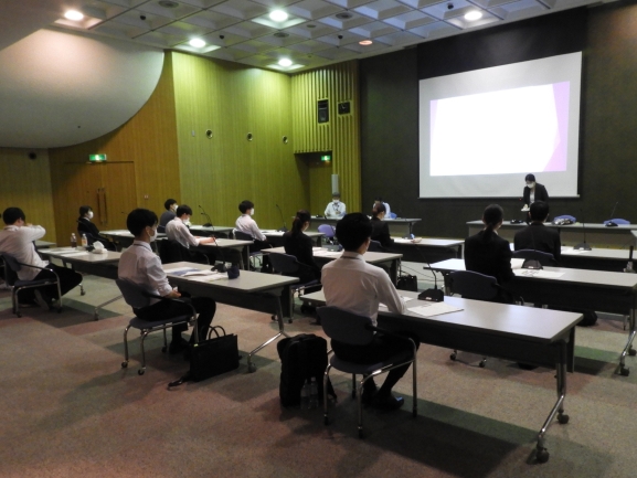 写真：広報活動の様子（東北大学法科大学院生の皆さん）