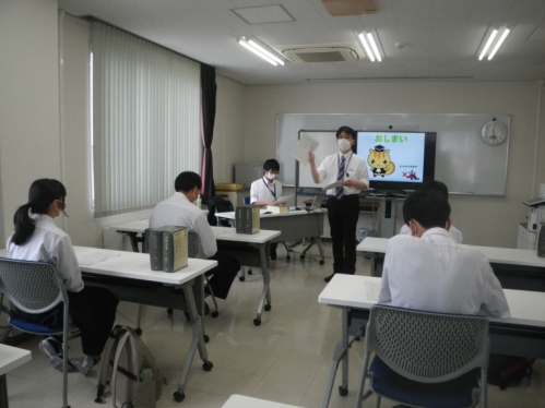 写真：職場訪問の様子（大崎市立古川中学校の皆さん）